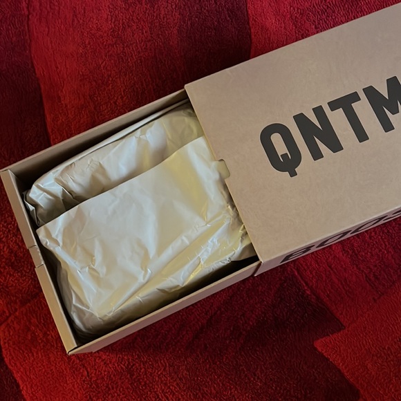 YEEZY. Just dropped !! QNTM !!! One-of-a-kind - Picture 4 of 14